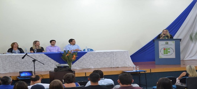Aula Magna do IFFar – Campus Santo Augusto  debate O profissional da Administração na atualidade